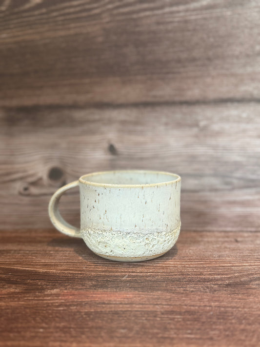 Hvid kop med havskum