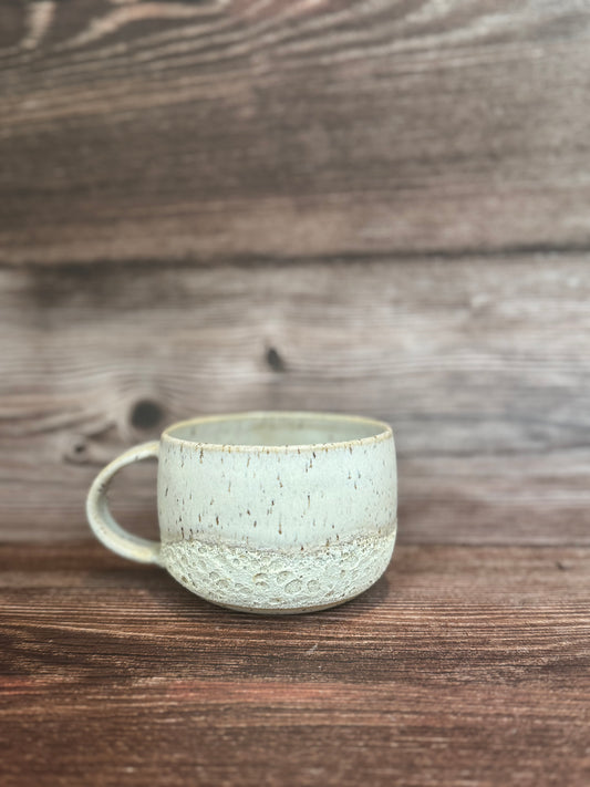 Hvid kop med havskum