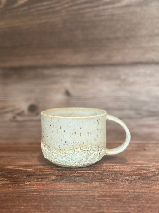 Hvid kop med havskum