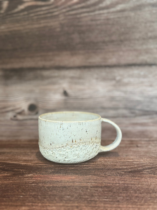 Hvid kop med havskum