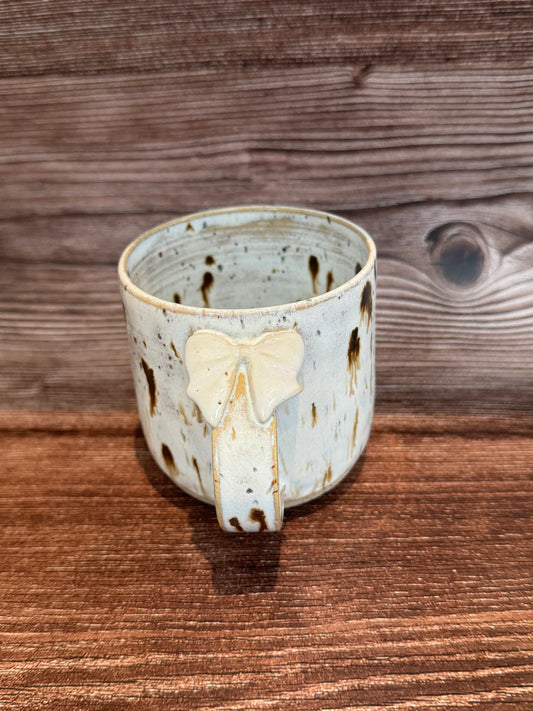 Hvid plettet sløjfekop