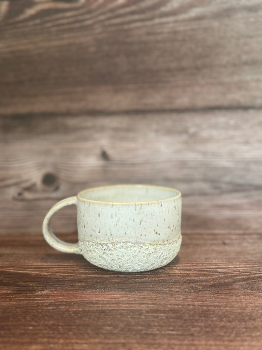 Hvid kop med havskum